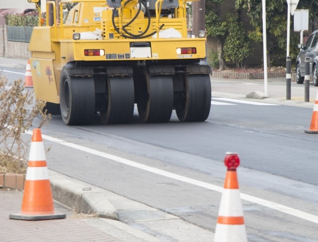 道路 舗装工事で活躍する重機は 種類や特徴について 建築建設biz Media